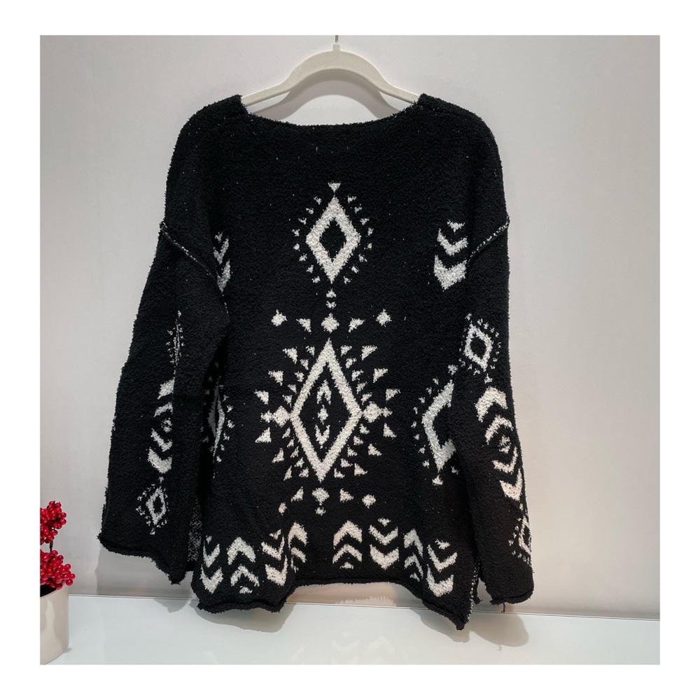 LAST ONE! ON SALE! Soft Aztec Sweater - Picture 5 of 9